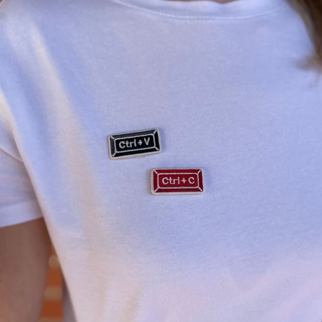 Když máš sourozence a máma o vás říká, že jste jak přes kopírák.. Proč to nepotvrdit naší novou nalepovací nášivkou? 🖥️😂...